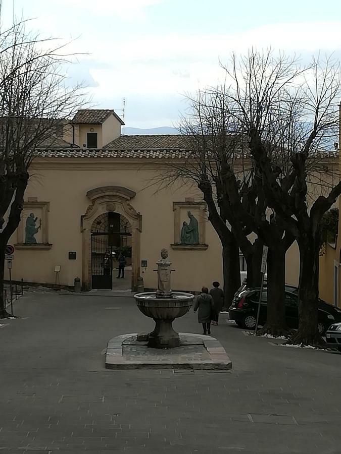 Canto XI Assisi Bagian luar foto