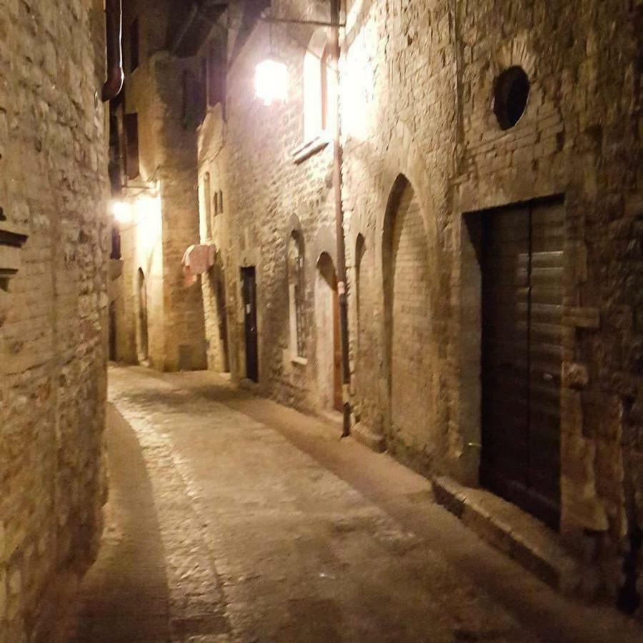 Canto XI Assisi Bagian luar foto
